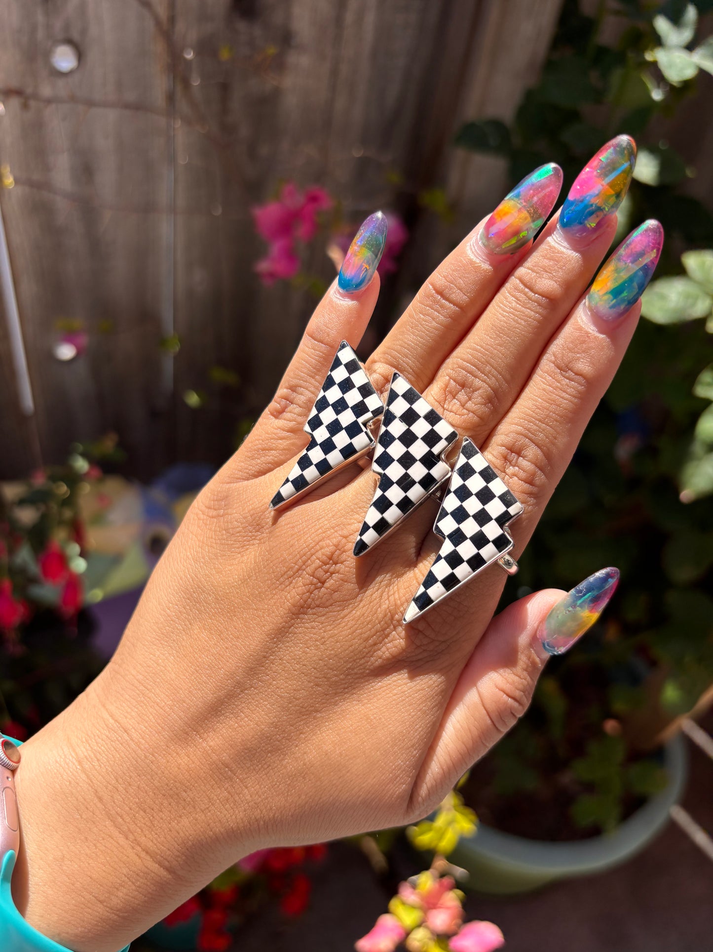 Onyx checkered bolt ring